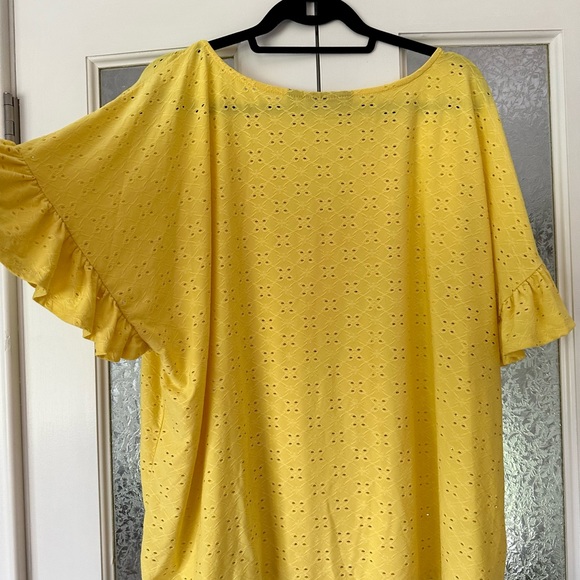 Flutter Sleeve Eyelet Top - Picture 3 of 4